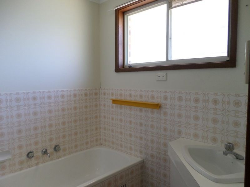 1 SHROPSHIRE CLOSE, Wakeley NSW 2176