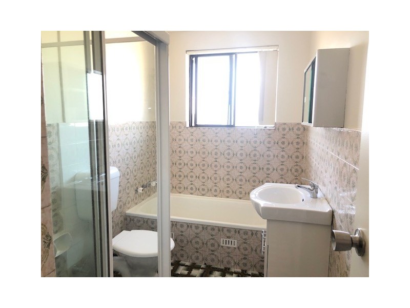 8/3 Forbes Street, Warwick Farm NSW 2170