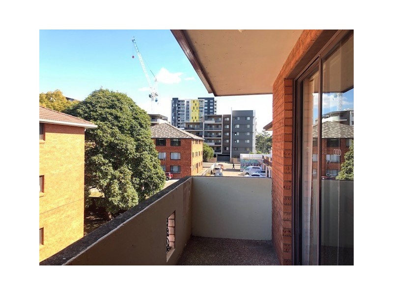8/3 Forbes Street, Warwick Farm NSW 2170