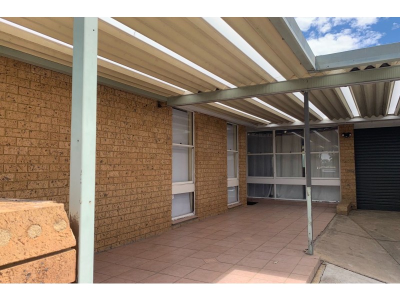 8 Derby Crescent, Chipping Norton NSW 2170