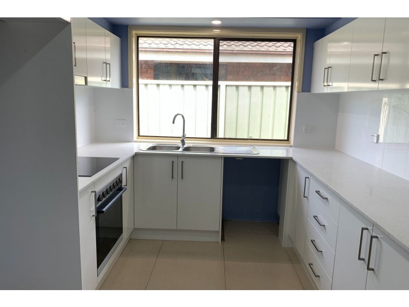 8 Derby Crescent, Chipping Norton NSW 2170