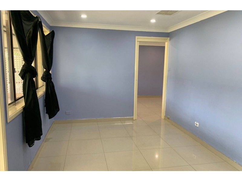 8 Derby Crescent, Chipping Norton NSW 2170