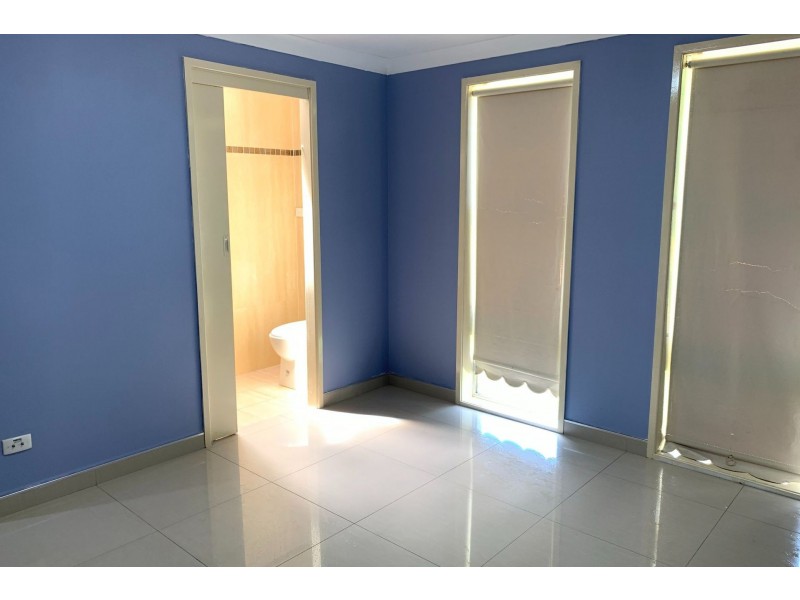 8 Derby Crescent, Chipping Norton NSW 2170