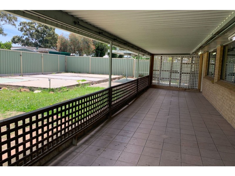 8 Derby Crescent, Chipping Norton NSW 2170