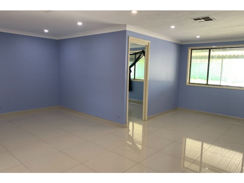 8 Derby Crescent, Chipping Norton NSW 2170