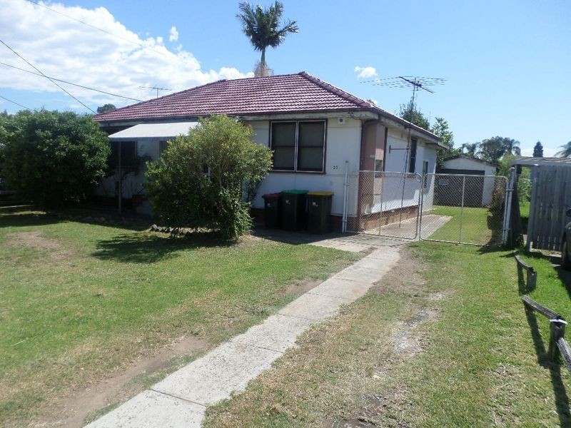 25 Nicholls St, Warwick Farm NSW 2170