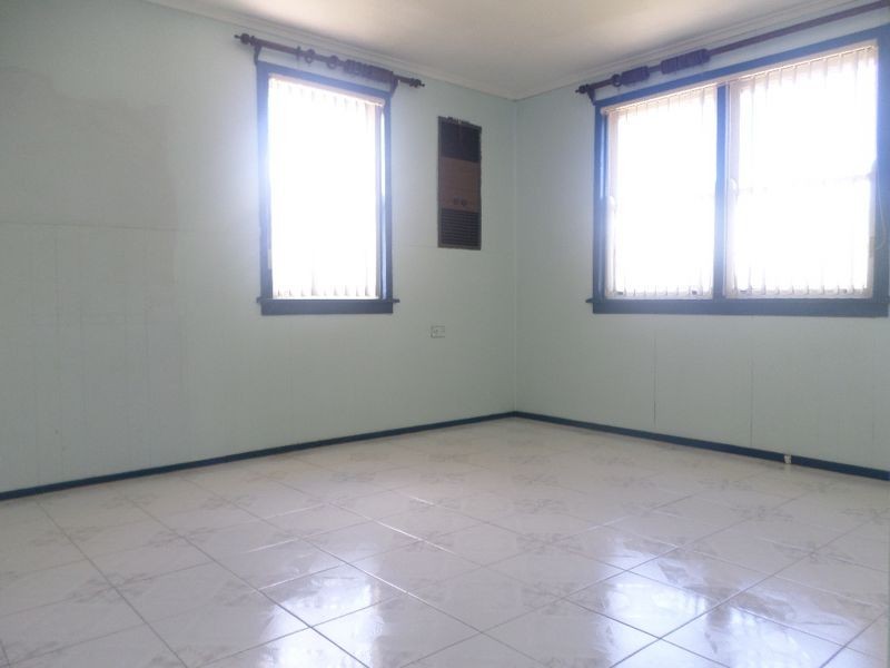 25 Nicholls St, Warwick Farm NSW 2170