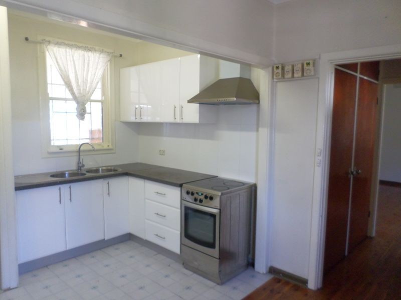 121 River Avenue, Fairfield East NSW 2165