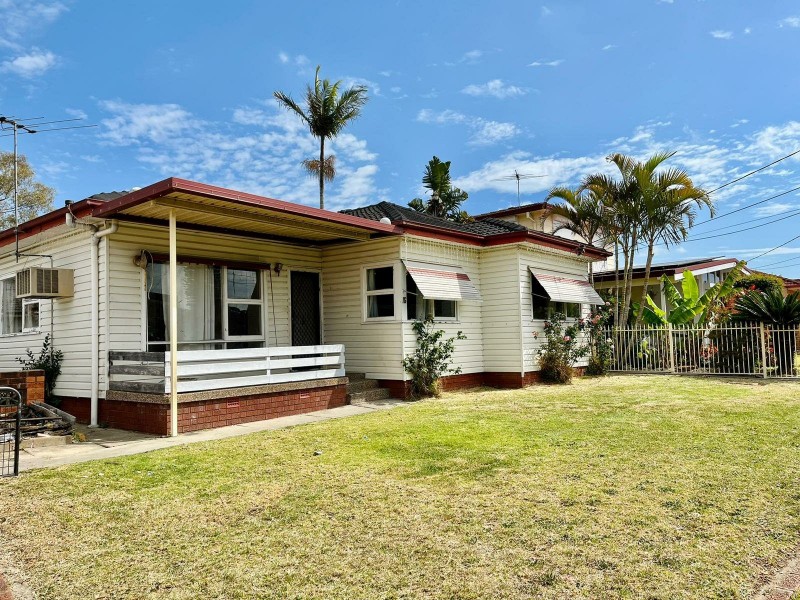 16 Kambala Crescent, Fairfield West NSW 2165