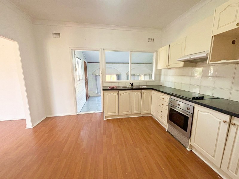 16 Kambala Crescent, Fairfield West NSW 2165