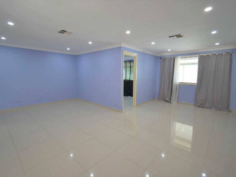 8 Derby Crescent, Chipping Norton NSW 2170