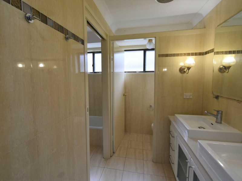 8 Derby Crescent, Chipping Norton NSW 2170