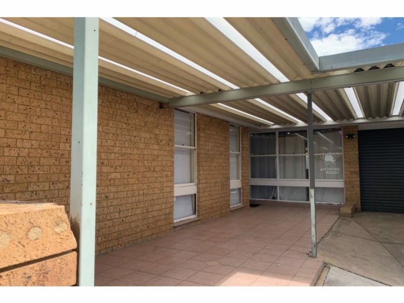 8 Derby Crescent, Chipping Norton NSW 2170