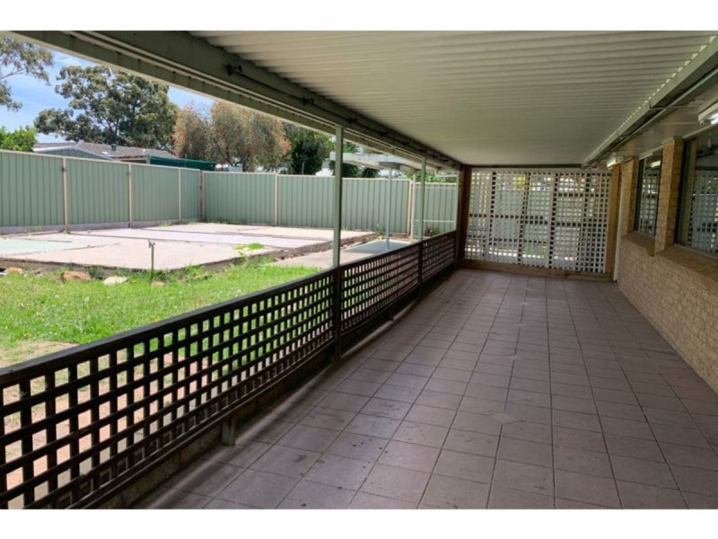8 Derby Crescent, Chipping Norton NSW 2170