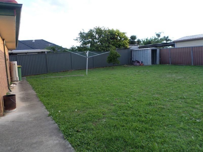 4 Ashgrove Street, St Johns Park NSW 2176