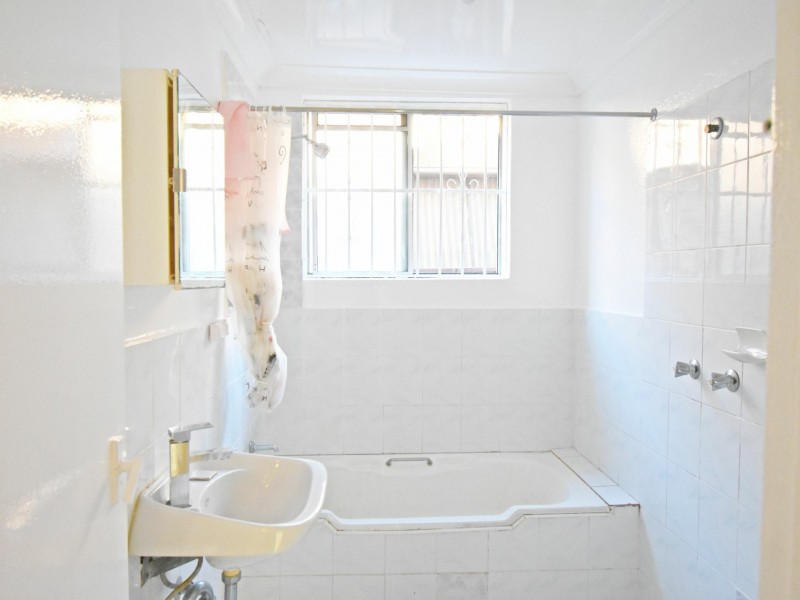 8/12 Hill Street, Cabramatta NSW 2166