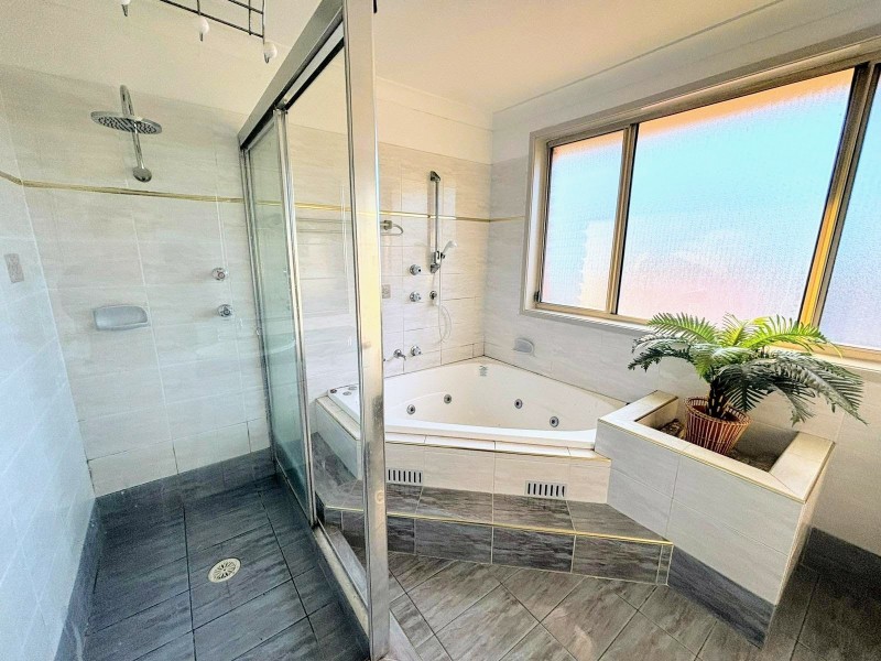 2A Claremont Avenue, Canley Heights NSW 2166