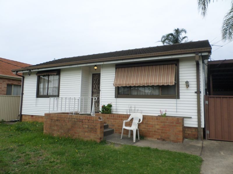 12 HULL AVE, Lurnea NSW 2170