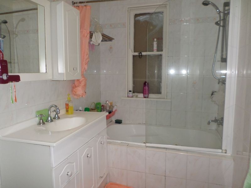 12 HULL AVE, Lurnea NSW 2170