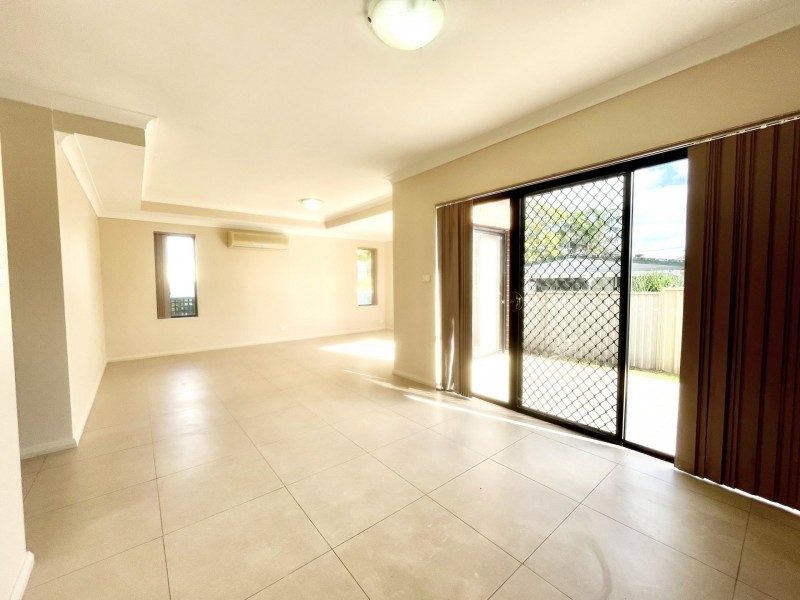 25B AVOCA RD, Canley Heights NSW 2166