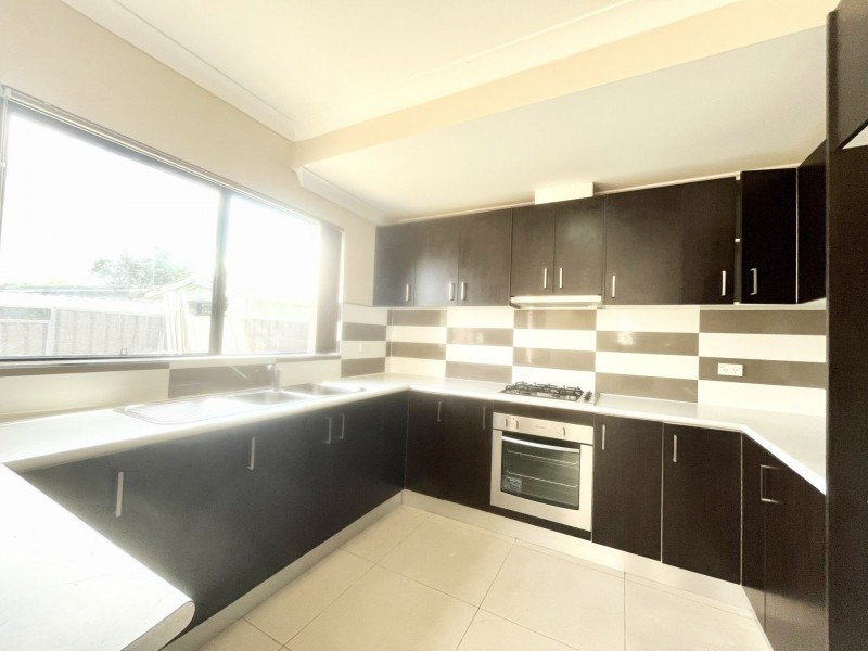 25B AVOCA RD, Canley Heights NSW 2166