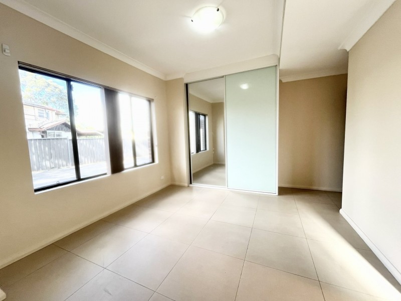 25B AVOCA RD, Canley Heights NSW 2166