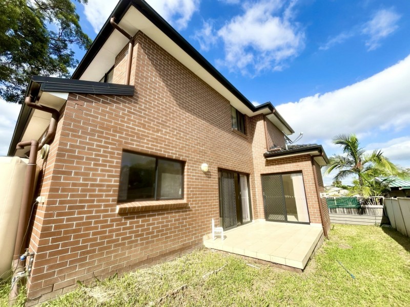 25B AVOCA RD, Canley Heights NSW 2166