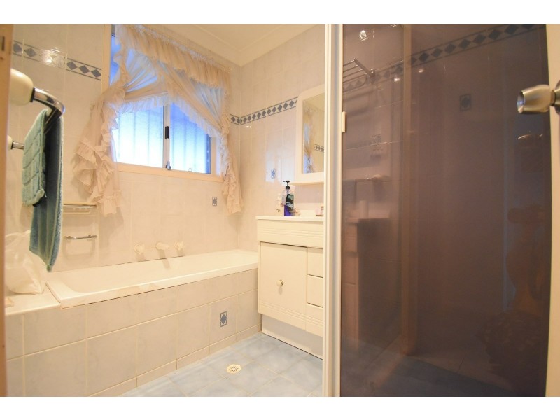 98 SWEETHAVEN RD, Greenfield Park NSW 2176