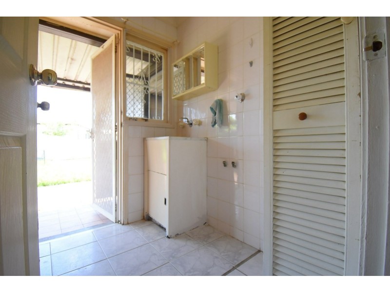 98 SWEETHAVEN RD, Greenfield Park NSW 2176