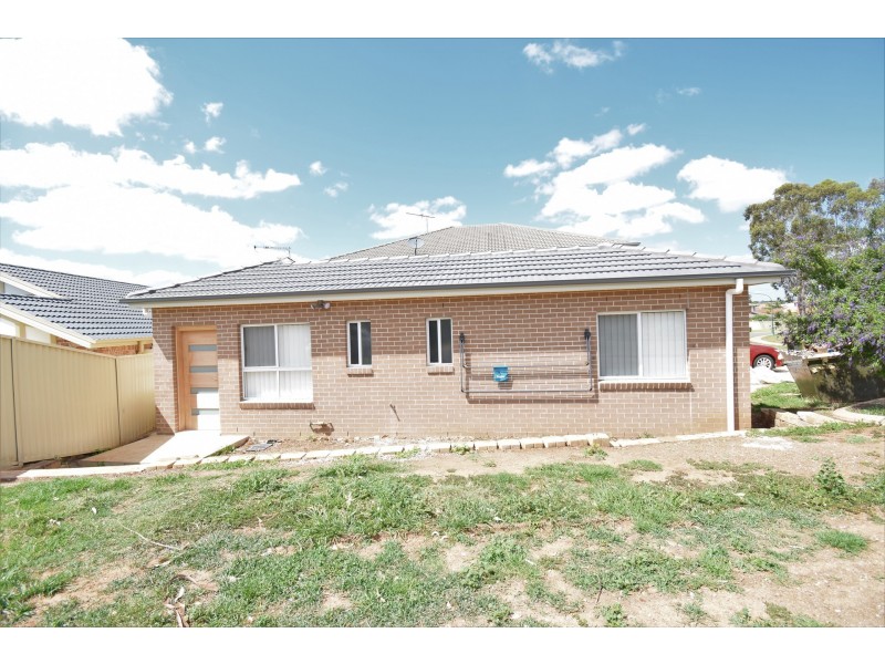 1a St Helens Close, West Hoxton NSW 2171
