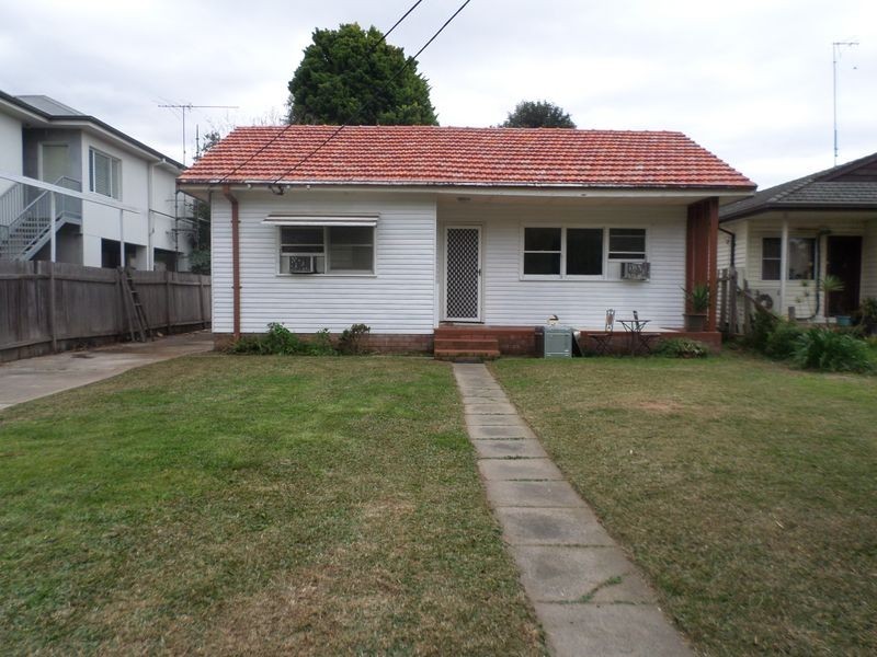 69 WATERSIDE CRESCENT, Carramar NSW 2163