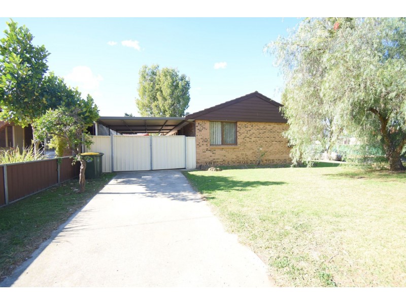 1 Merri Place, St Johns Park NSW 2176