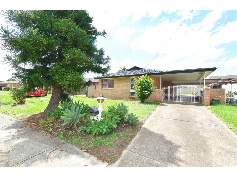 8 Napier Place, Bossley Park NSW 2176