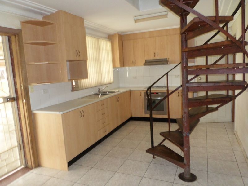 2 JULIANNE PLACE, Canley Heights NSW 2166