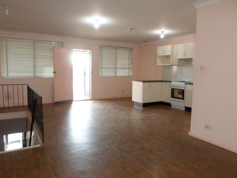 3/163 MEADOWS ROAD, Mount Pritchard NSW 2170