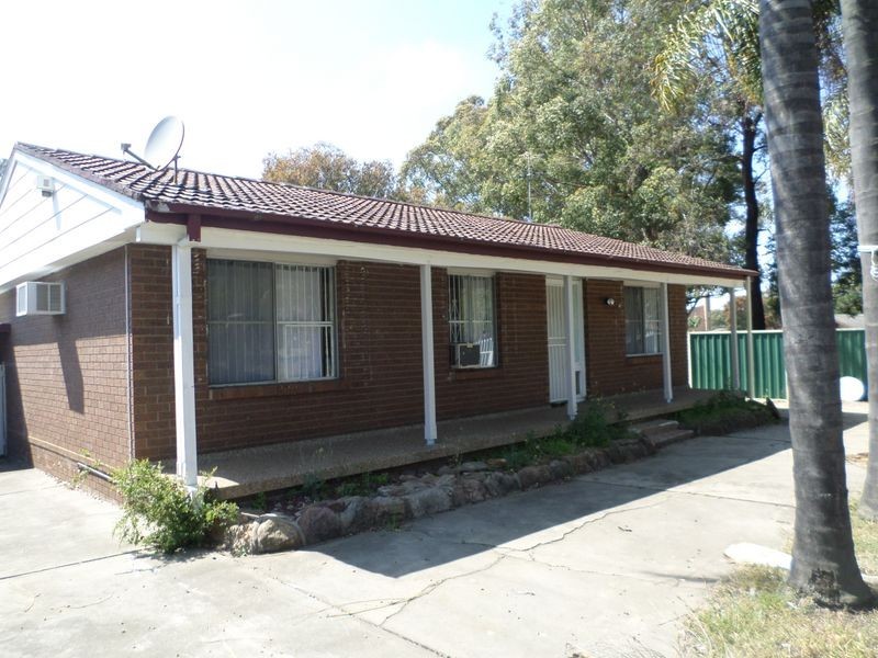 15 Palisade Cres, Bonnyrigg NSW 2177