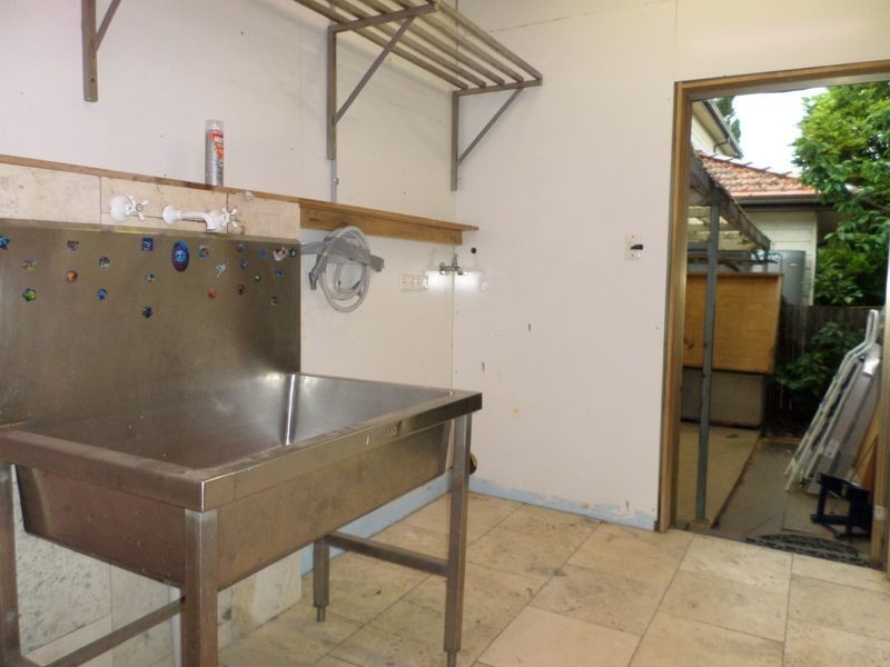 15 Moore St, Canley Heights NSW 2166