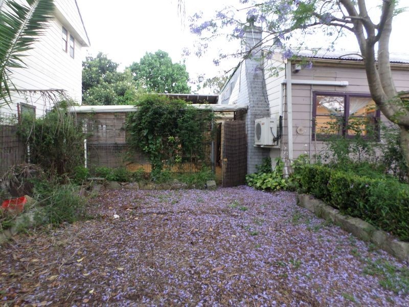 15 Moore St, Canley Heights NSW 2166