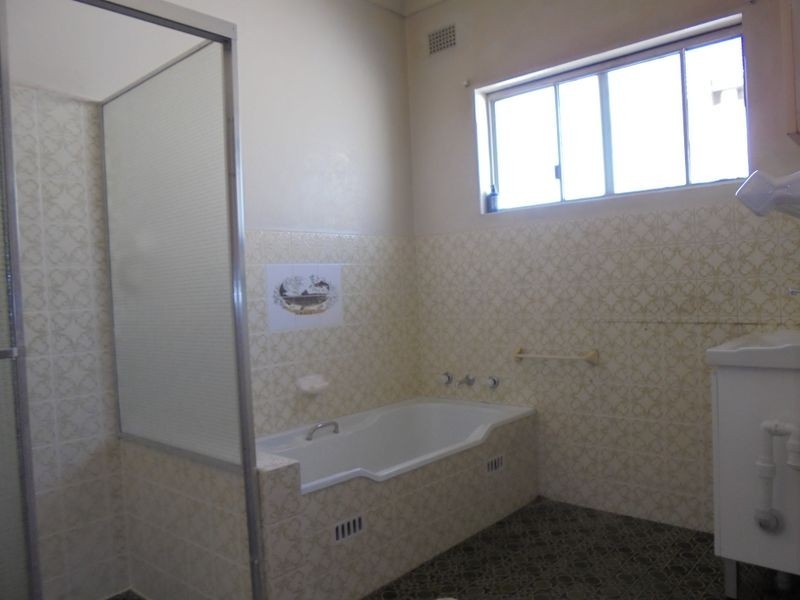 2/219 WARE STREET, Fairfield West NSW 2165