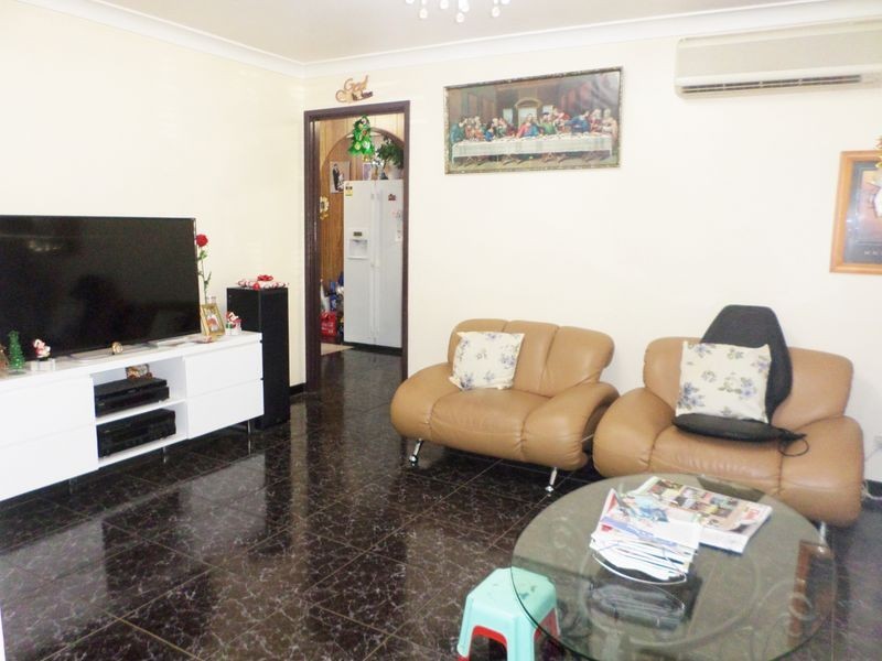 27 Humphries Road, Wakeley NSW 2176