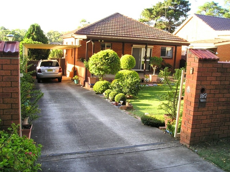187 Henry Lawson Drive, Georges Hall NSW 2198