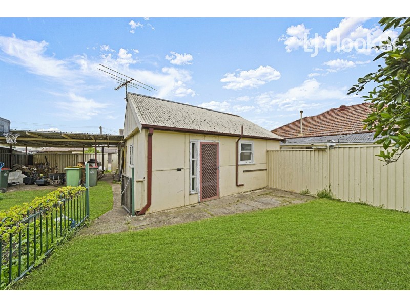 16 Ligar Street, Fairfield Heights NSW 2165