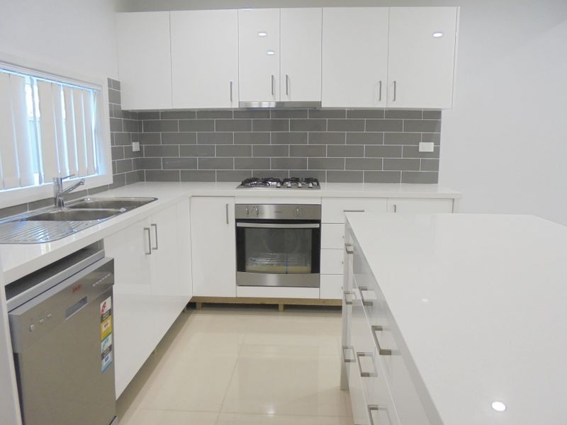 1/1 Rundle Street, Green Valley NSW 2168