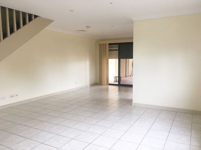 1/73 Buckingham Street, Canley Heights NSW 2166