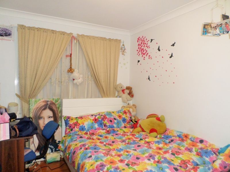 18 Robinia Ave, Fairfield East NSW 2165