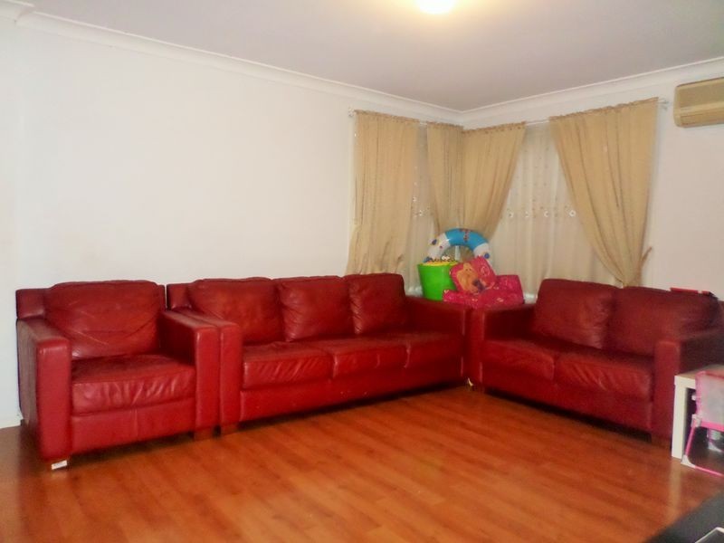 18 Robinia Ave, Fairfield East NSW 2165