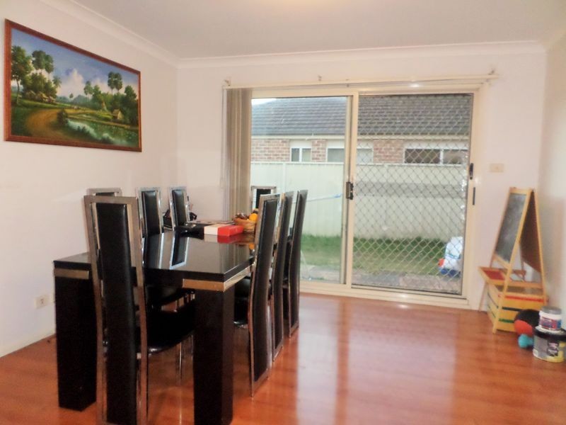 18 Robinia Ave, Fairfield East NSW 2165