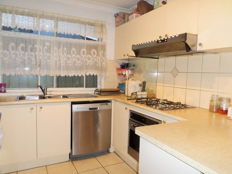 18 Robinia Ave, Fairfield East NSW 2165