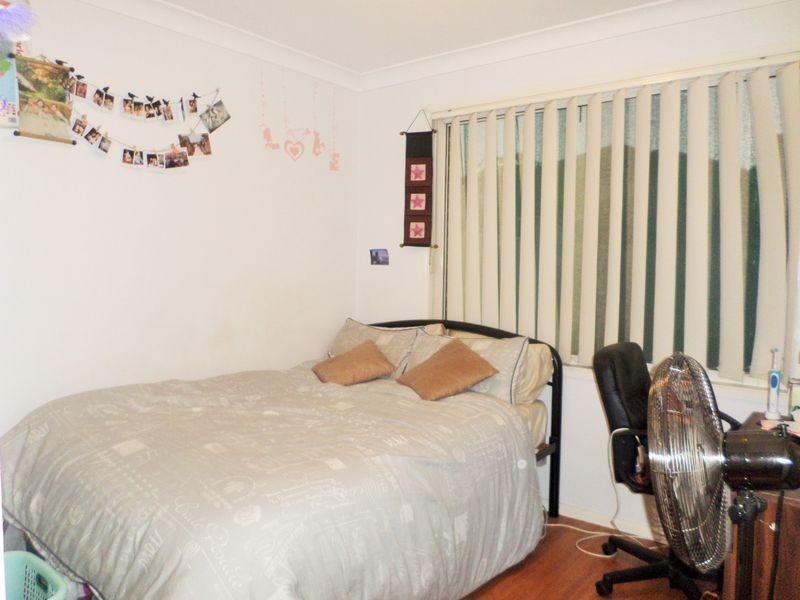 18 Robinia Ave, Fairfield East NSW 2165