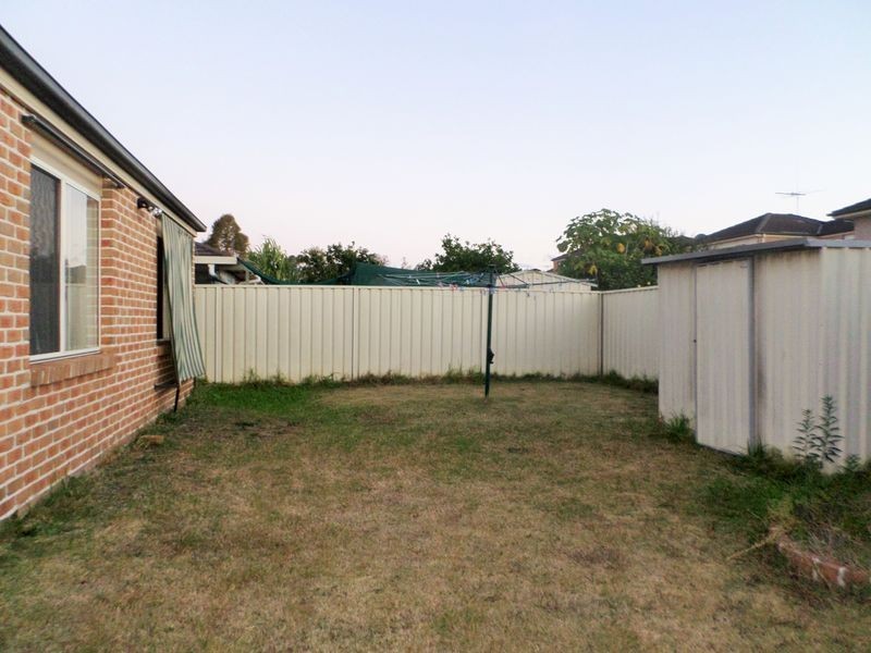 18 Robinia Ave, Fairfield East NSW 2165